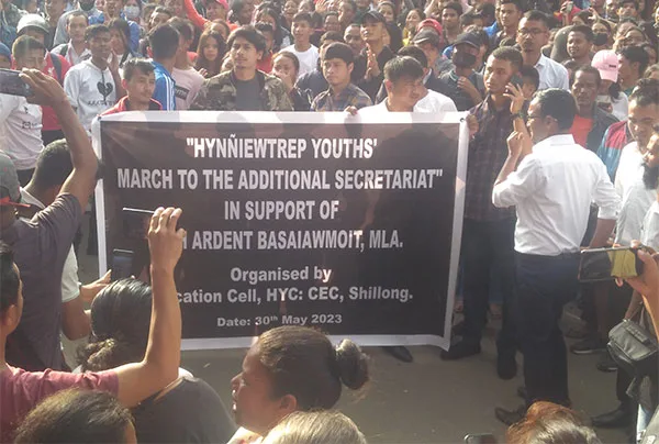 Lada ka jingïakren kam long kumba ngi kwah, ka jingïakhih kan bteng: Bright Bright
