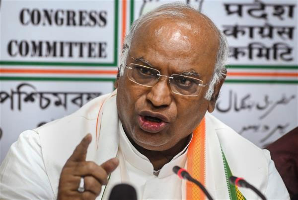 Pynkyiuh ka kynhun ka liang pyrshah ïa ka Sorkar Pdeng: Mallikarjun Kharge kharge