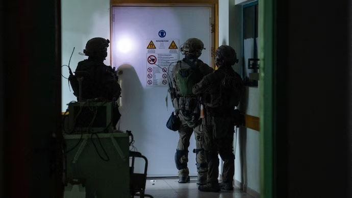 Shah kerkut ka hospital ha ki tup shipai ka Israel hapoh Gaza shipai