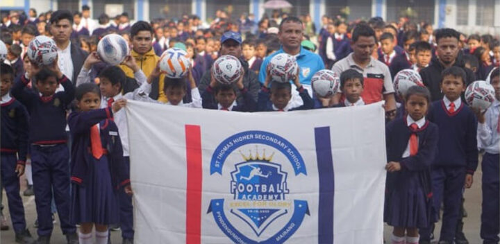 Sdang ka St. Thomas Higher Secondary ïa ka shlem ai jinghikai phutbol ïa ki khynnah 1
