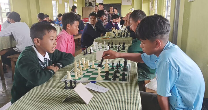 Ban pynproh jabieng ïa ki khynnah, pynlong ka skul Mawphlang da ka jingïalehkai chess Videoshot_20240607_210404