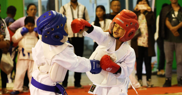 Sdang ka AMKA ïa ka Inter School & Inter College Karate Kumite-action