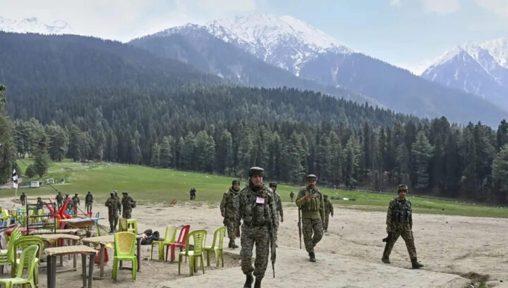 La ithuh ïa palat 12 ngut ki lehnoh ha Kashmir kum kiba donkti ha ka jingjia ha Pahalgam pahalgam